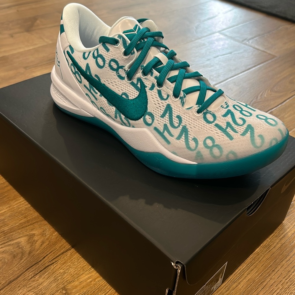 Nike Kobe viii Protro sneakers in white-emerald